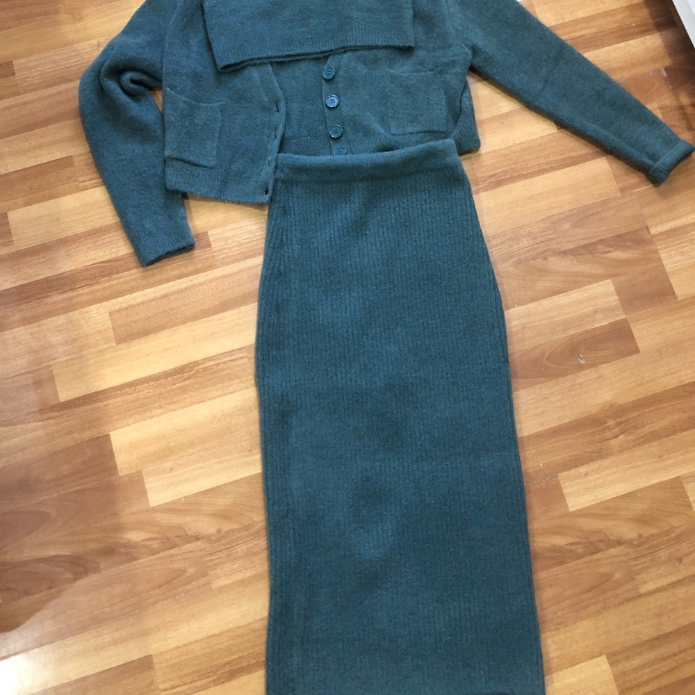 3 peice matching set!! Dark blue sweater material